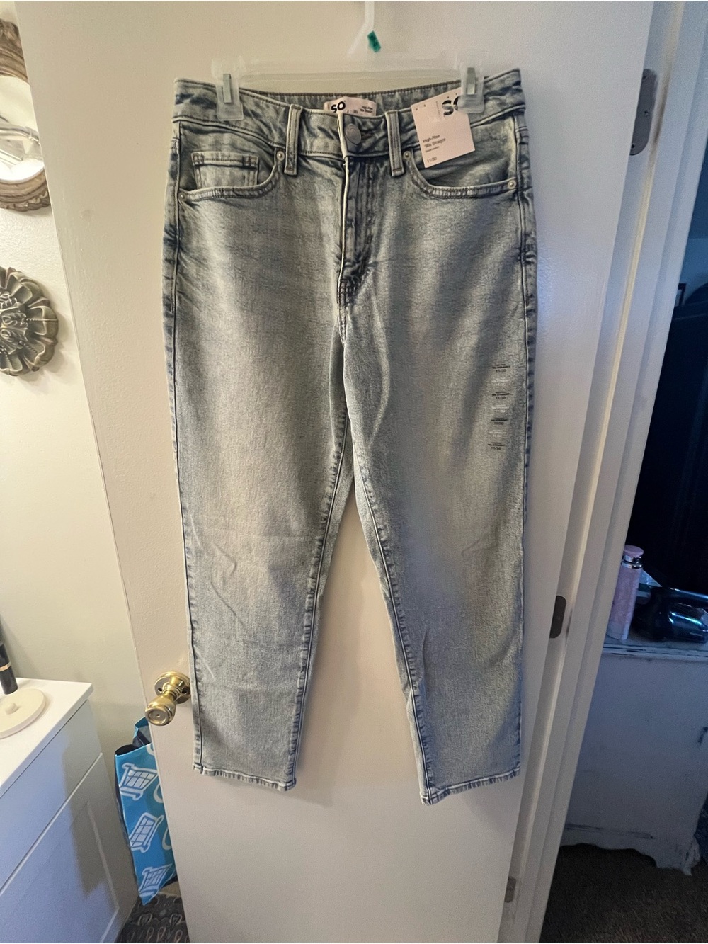 SO High-Rise 90’s Straight Jeans NWT - Picture 2 of 5
